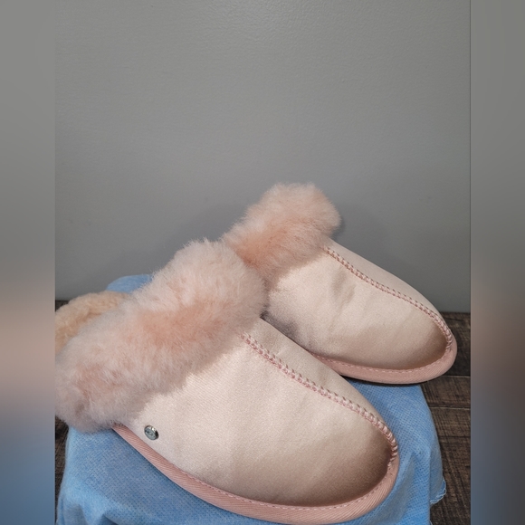 UGG scufette suntan Satin pink slippers size women's 6 - Picture 1 of 4